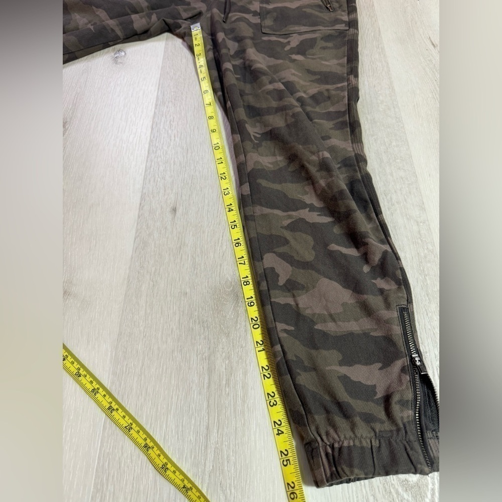 Athleta Gray/Green Camo Farallon Jogger, Size 4 - Picture 12 of 13